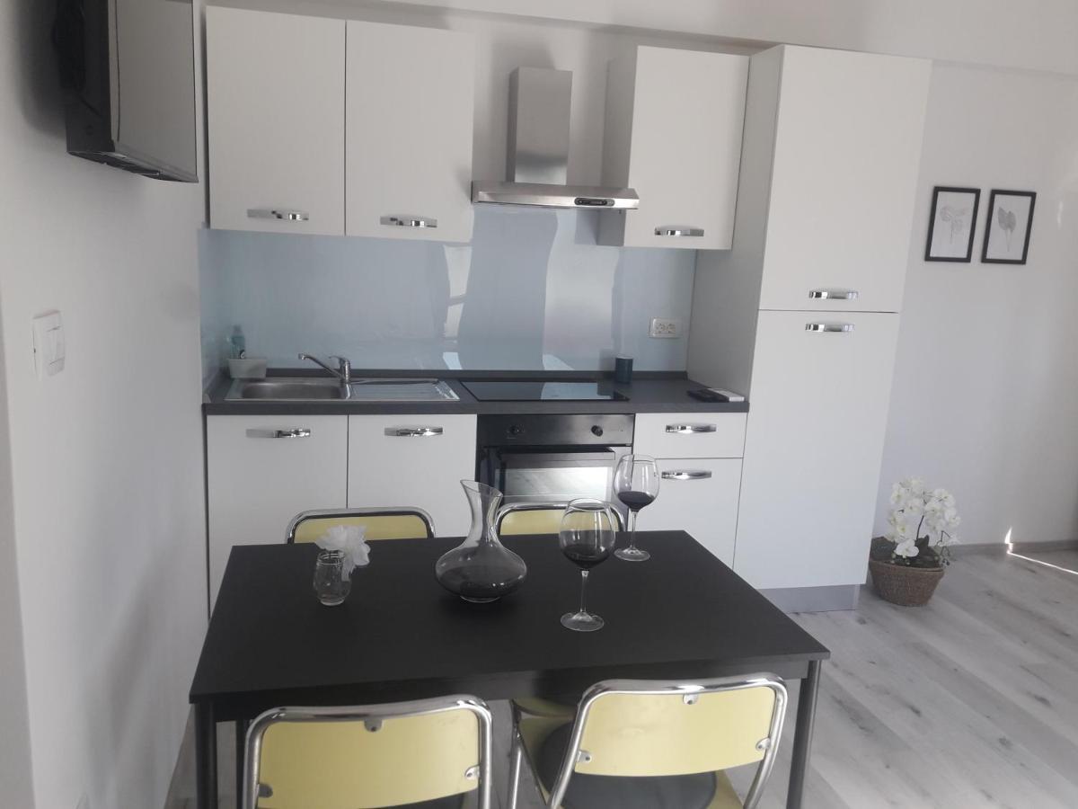 Apartma Oddih Dutovlje Exterior photo