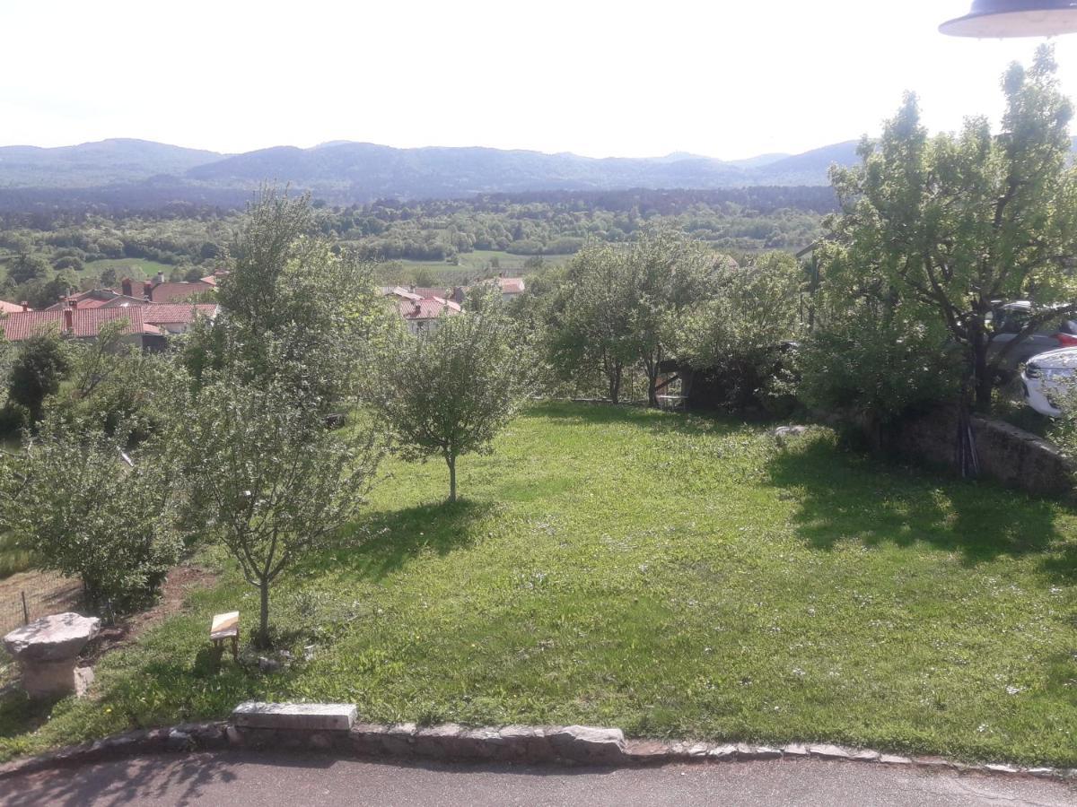 Apartma Oddih Dutovlje Exterior photo