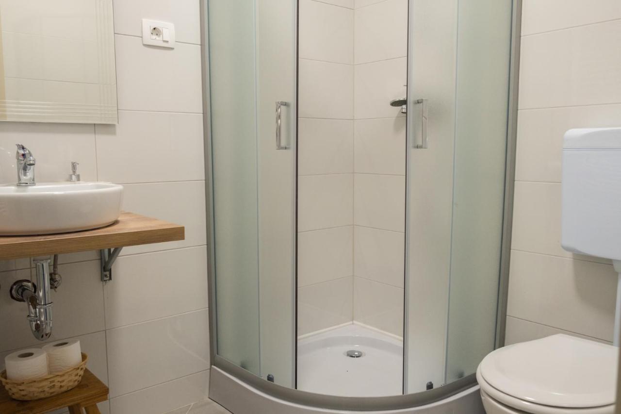 Apartma Oddih Dutovlje Exterior photo